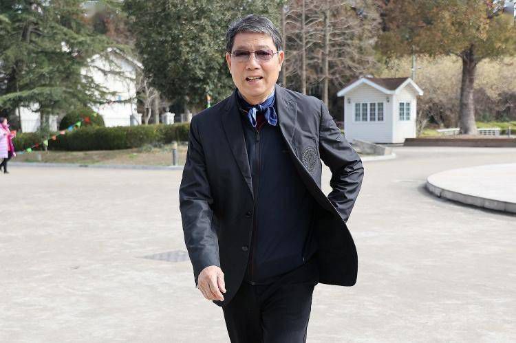这一去一回，待到发放榜文，怕是得要三个来月才能回村。